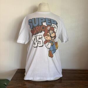 Old Navy Super Mario 85 White Graphic T-Shirt Medium
